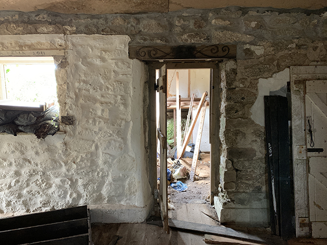 AleisterCrowleys_Interior1