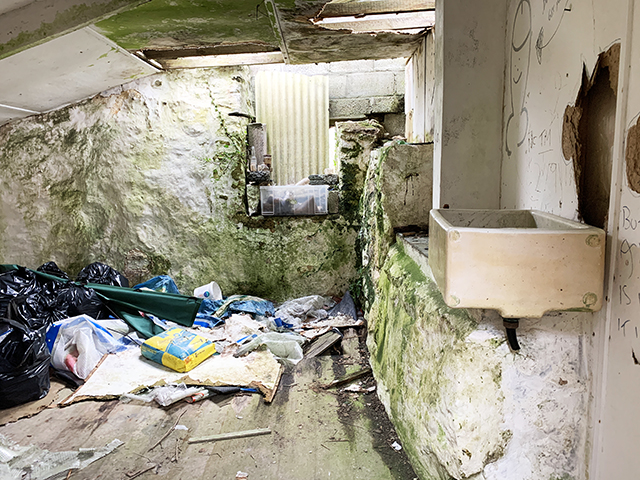 AleisterCrowleys_Interior10