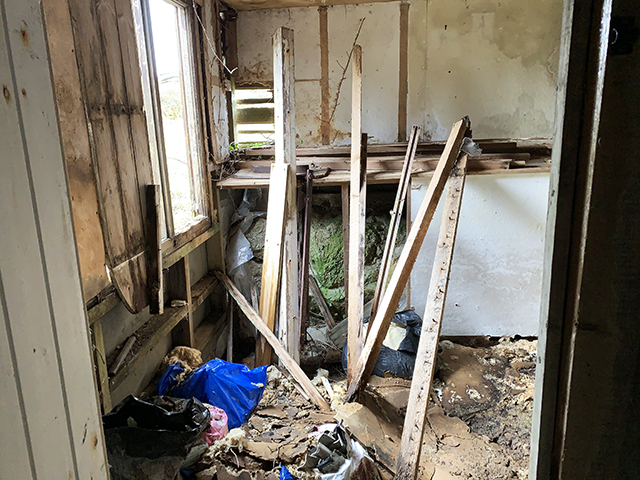 AleisterCrowleys_Interior2